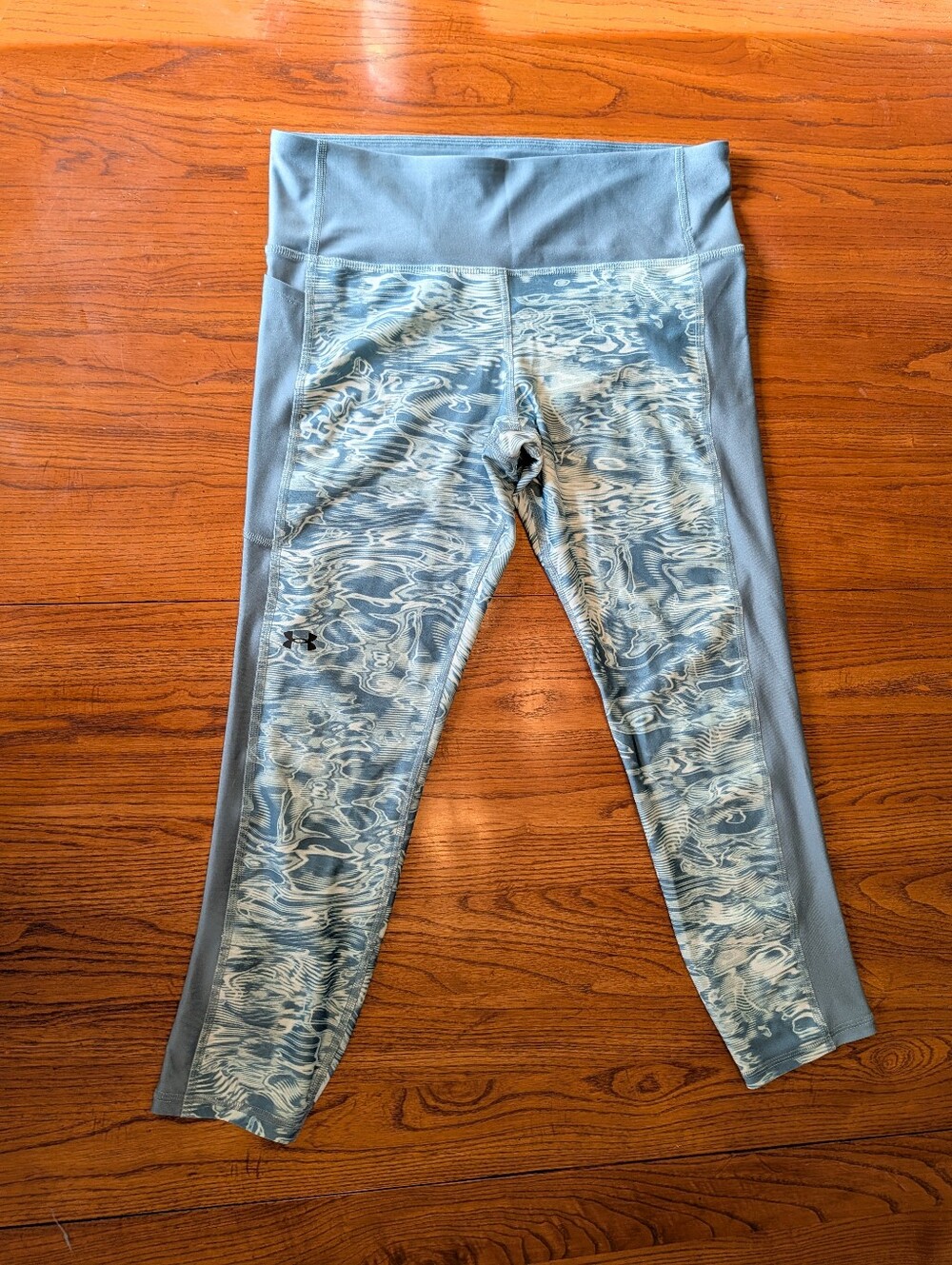 Under Armour Printed Capri Leggings - Water Camo Print - Side Pocket - Size Larg